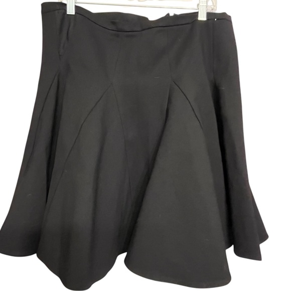 HALSTON HERITAGE size 10 black knit Circle skater skirt wore twice - Picture 1 of 13